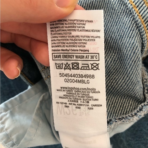 TOP SHOP MOTO medium wash cropped jeans. Size 26. - Picture 4 of 12